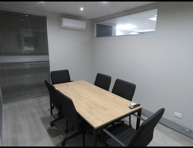 305M² OFFICE TO LET IN SOMERSET WEST MALL TRIANGLE